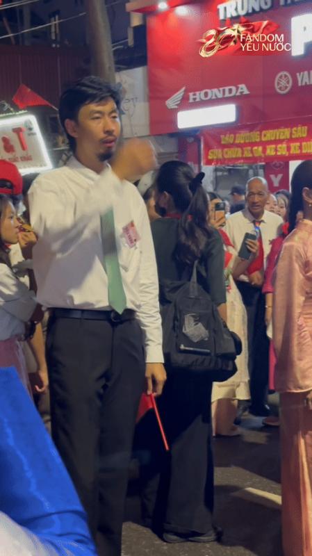 Đen Vâu - Hoàng Thuỳ Linh cười tươi rói, cùng dàn sao tập luyện diễu hành sáng 29/8 tại SVĐ Mỹ Đình- Ảnh 6.