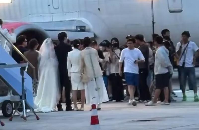 Đám cưới diễn ra ở sân bay đang viral khắp MXH: Nhà gái là cơ trưởng đẹp ná thở, nhà trai là phó tổng hãng hàng không- Ảnh 3.
