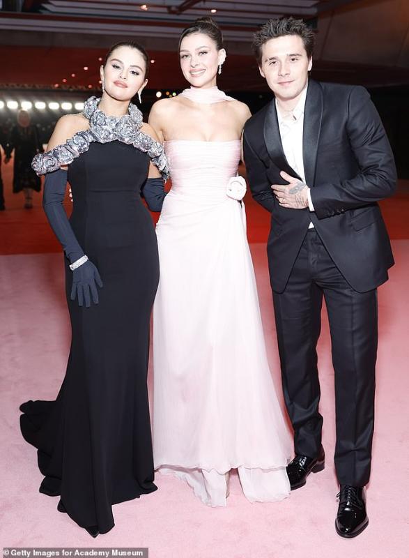 Vợ chồng con cả nhà Beckham mất hút trong tiệc độc thân của Selena Gomez: Tình bạn vàng nay đã rạn nứt?- Ảnh 2.