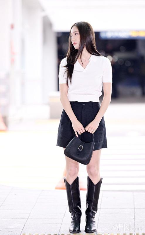 Công chúa “chảnh nhất” Kpop cân đồ hiệu đẹp hơn người mẫu, từng mặc áo mưa cũng viral- Ảnh 21.
