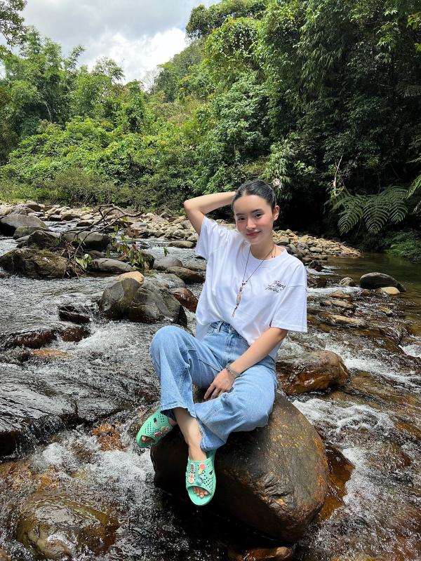 Bất ngờ trước cuộc sống hiện tại của em gái Angela Phương Trinh- Ảnh 3.