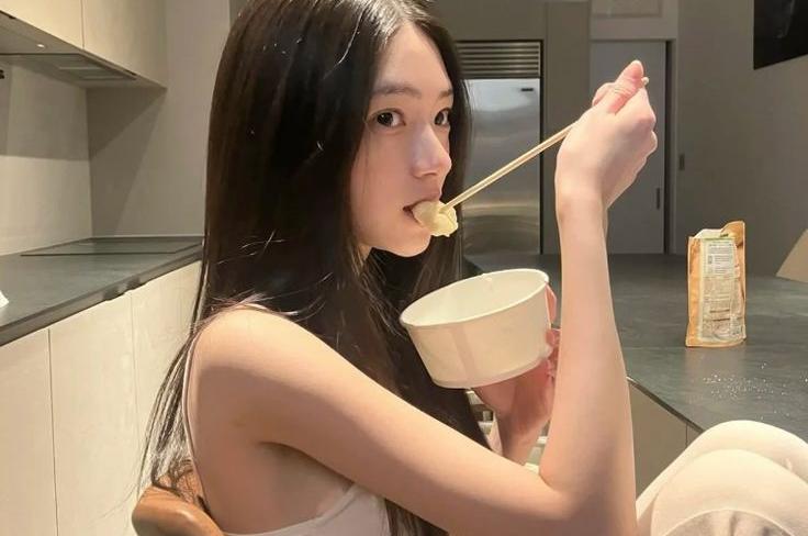 7 thói quen khi ngủ thường thấy ở người trẻ lâu, sống thọ: Nghe là muốn học theo ngay!- Ảnh 3.