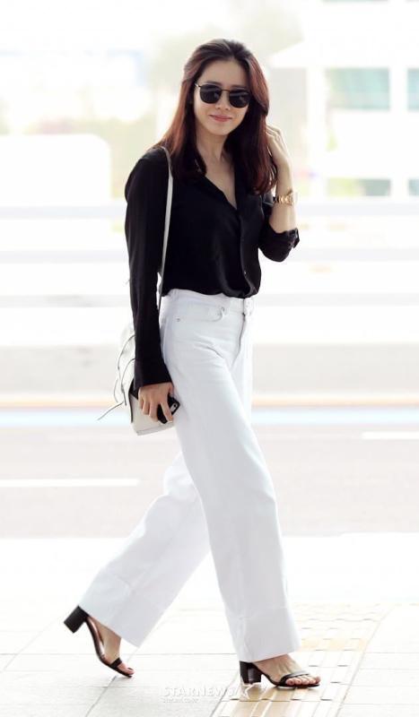 Son Ye Jin toàn mặc đồ siêu đơn giản ra sân bay, nhưng kỳ lạ là luôn đẹp và chuẩn mốt- Ảnh 5.