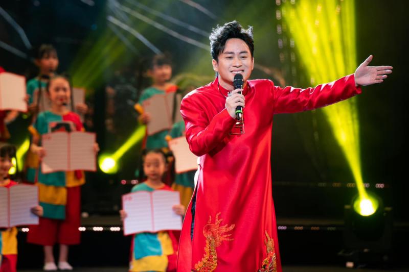 Chuyện Tùng Dương khóc giữa 60 nghìn khán giả và bị Duyên Quỳnh "ép" hát lại ca khúc 5 tỷ view- Ảnh 3.