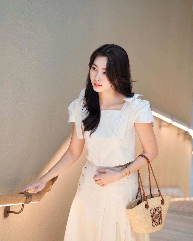 Cách dùng túi hiệu chọn lọc của dâu hào môn kiêm "thần tiên tỷ tỷ" Việt Nam- Ảnh 1.