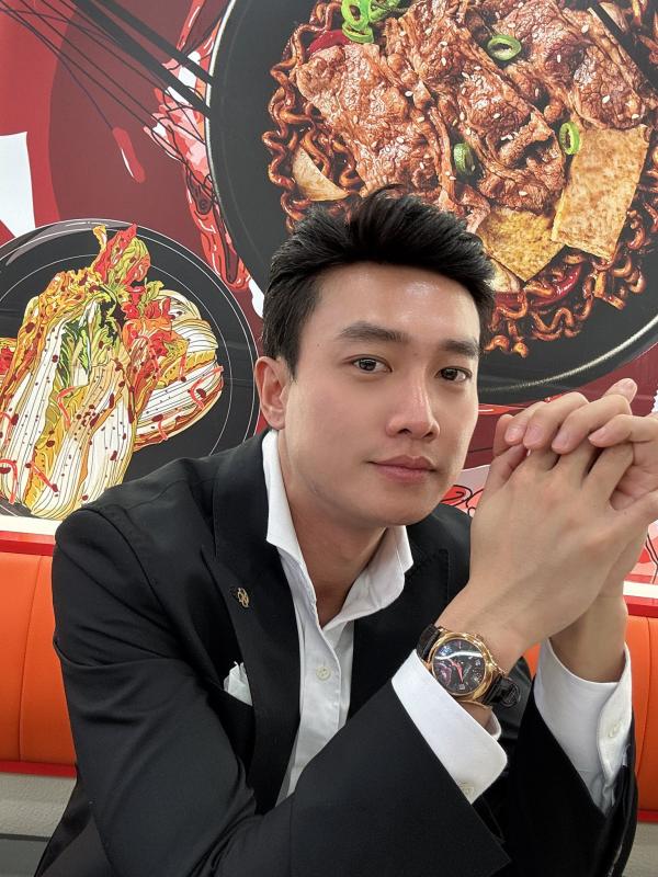 Nam nghệ sĩ sở hữu biệt thự mặt tiền 40 tỷ ở Nhà Bè, nhiều cửa hàng trải khắp cả nước, U40 vẫn lẻ bóng- Ảnh 2.