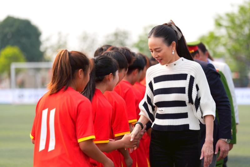 Nữ tỷ phú Madam Pang cực thần thái, chiếm trọn 
