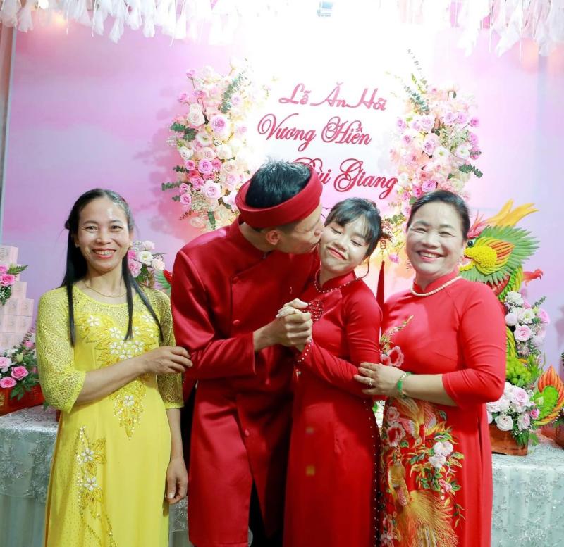 “Gia đình hào môn” ráng tạo nội dung vì có cô con dâu cợt nhả- Ảnh 1.