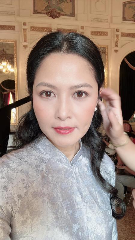 Nữ diễn viên 47 tuổi mặc áo dài quá đẹp trong Mưa Đỏ, đơn giản nhưng đầy cảm xúc- Ảnh 15.