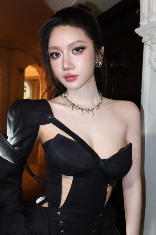 "Em Xinh" Orange công khai yêu "hồng hài nhi" kém 4 tuổi?- Ảnh 9.