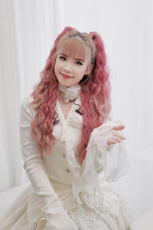 Hé lộ cát-xê hội chợ của 