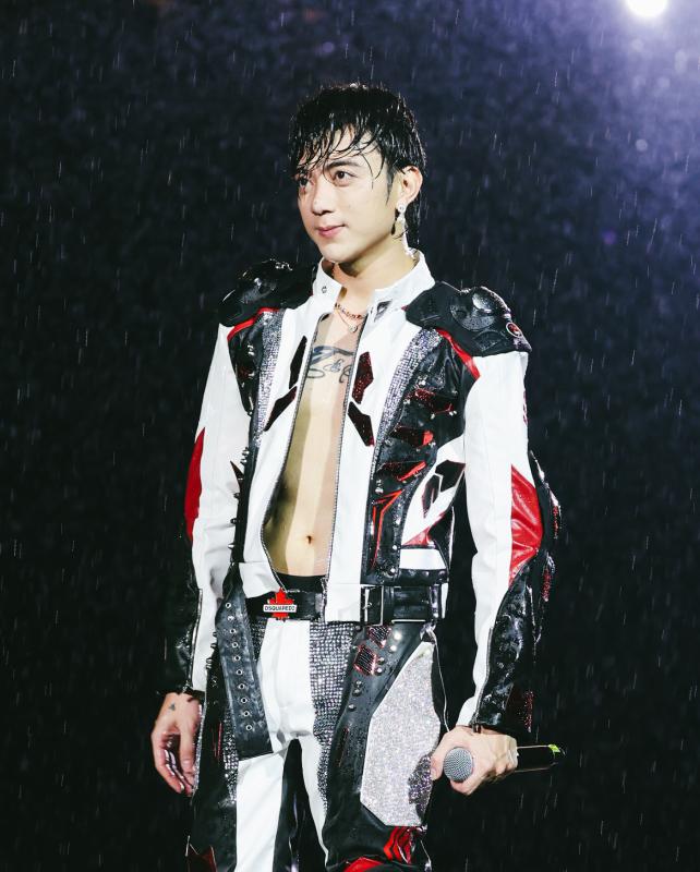 Hoàng tử Vpop cực đắt show dạo này: Có đêm chạy 2 show mệt bở người, cát-xê từng này thì tiền bao nhiêu cho hết!- Ảnh 1.