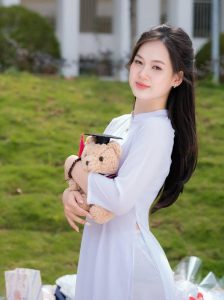 Sốc trước "visual" của nữ thủ khoa đạt 30 điểm tuyệt đối Toán, Lý, Hóa: Người đâu đã xinh như tiên còn giỏi thế này