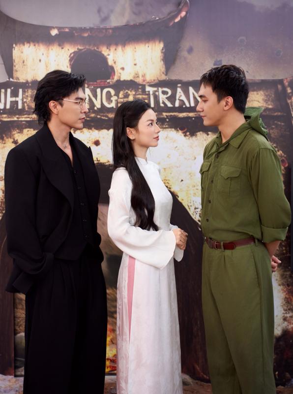 Bóng hồng duy nhất của dàn diễn viên trẻ phim Mưa Đỏ: Để mặt mộc hoàn toàn trên phim, đạo diễn không cho làm 1 điều trước khi quay cảnh tình cảm- Ảnh 6.
