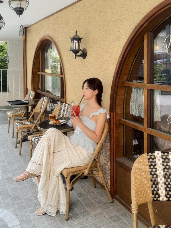 Cao thủ mặc đẹp 42 tuổi gợi ý 10 set đồ sáng màu chuẩn tinh tế, hack tuổi đỉnh cao- Ảnh 2.