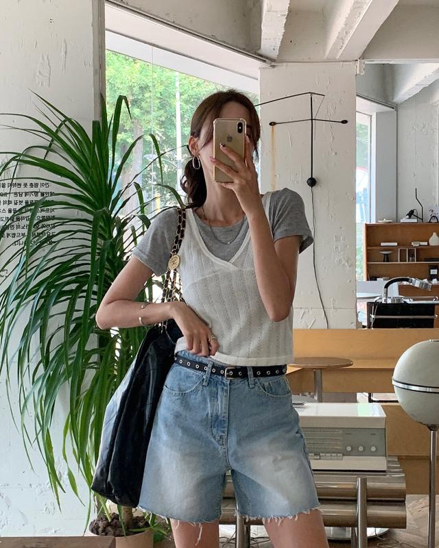 Thu tới là phải mặc trang phục denim: 10 cách phối đồ không chỉ hack tuổi xuất sắc mà còn cực sang- Ảnh 10.