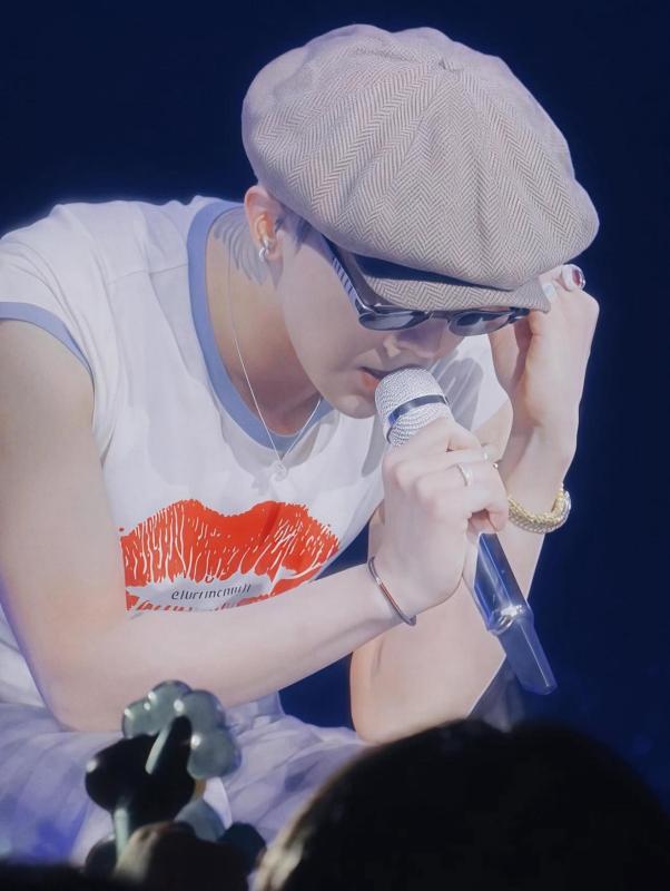 Thông điệp đáng sợ ở concert G-Dragon khiến dân tình nổi điên- Ảnh 4.