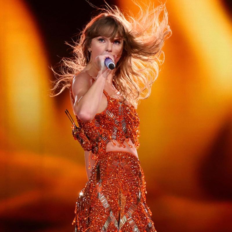 Hơn cả 1 album mới, Taylor Swift cùng bạn trai cầu thủ tuyên bố tin trọng đại!- Ảnh 7.