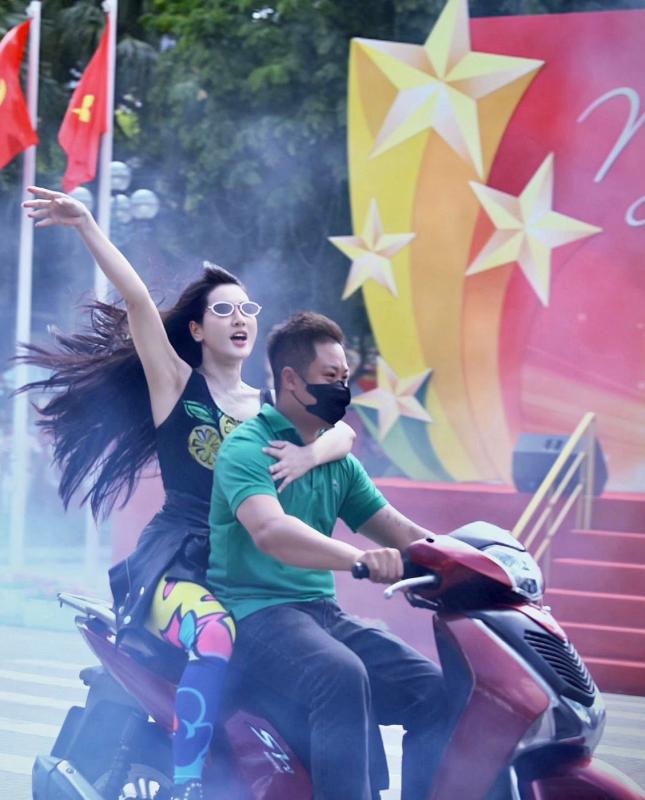 Thiếu tá Công an nhập vai "girl phố" Mai Ly lan tỏa lòng tự hào dân tộc qua tà áo dài truyền thống- Ảnh 13.