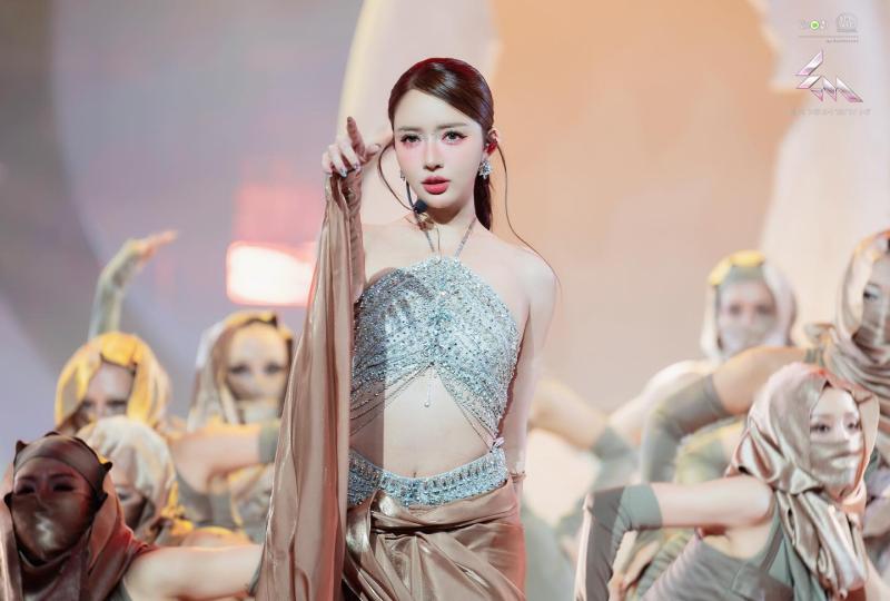 Giải mã Chu Kỳ Mới của Bích Phương tại Chung kết Em Xinh: Ẩn ý người cũ, Tăng Duy Tân đến và “chữa lành”?- Ảnh 1.