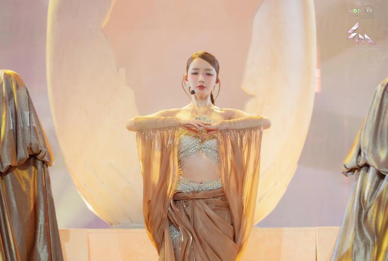 Giải mã Chu Kỳ Mới của Bích Phương tại Chung kết Em Xinh: Ẩn ý người cũ, Tăng Duy Tân đến và “chữa lành”?- Ảnh 5.