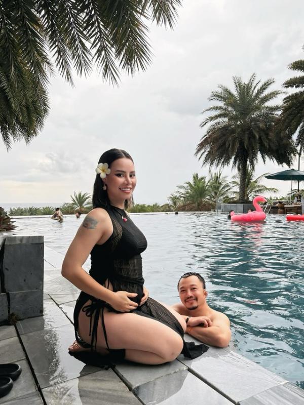 Anh tài và vợ vũ công kém 13 tuổi thông báo có con đầu lòng- Ảnh 1.