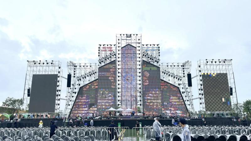 BTC concert quốc gia Việt Nam Trong Tôi thông báo 1 tin quan trọng, nghệ sĩ và khán giả đội mưa chuẩn bị trước giờ G- Ảnh 3.