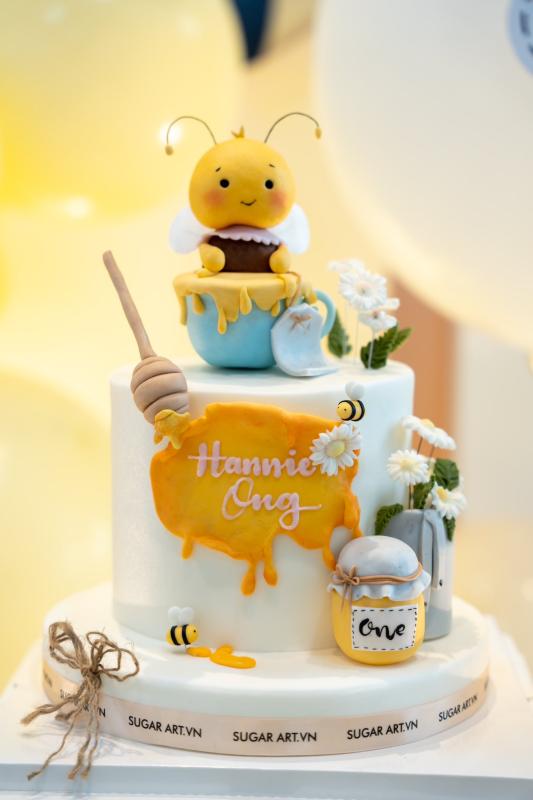 Công chúa út Hannie nhà Ông Cao Thắng tròn 1 tuổi mà tóc dài xinh chẳng kém gì chị Winnie: Sao mà mẹ Đông Nhi đẻ khéo quá vậy?- Ảnh 3.