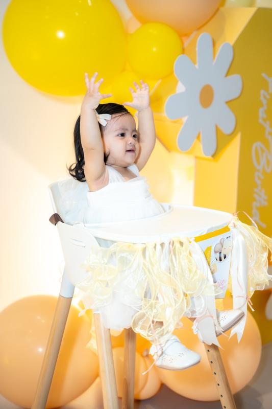 Công chúa út Hannie nhà Ông Cao Thắng tròn 1 tuổi mà tóc dài xinh chẳng kém gì chị Winnie: Sao mà mẹ Đông Nhi đẻ khéo quá vậy?- Ảnh 4.