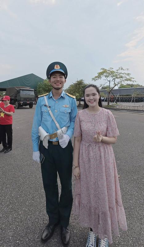 Tiểu thư Quỳnh Anh lên đồ như công chúa cùng Duy Mạnh đi đu chiến sĩ 80, khoe ảnh 