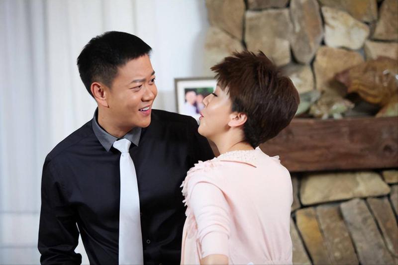 Chưa từng có ở showbiz: Tổng tài hàng real phải đi rửa bát thuê để đóng phim, gia sản 18.000 tỷ không bằng 1 phút lên hình- Ảnh 5.