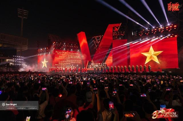 Sức nóng concert quốc gia khiến sao quốc tế cũng phải “nhường đường”- Ảnh 3.