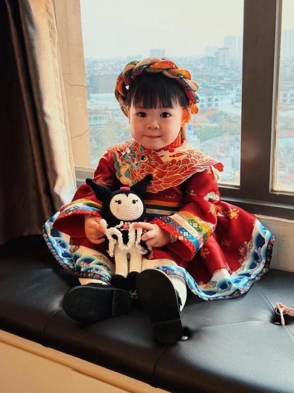 Con gái Hoa hậu Đỗ Mỹ Linh đích thị 