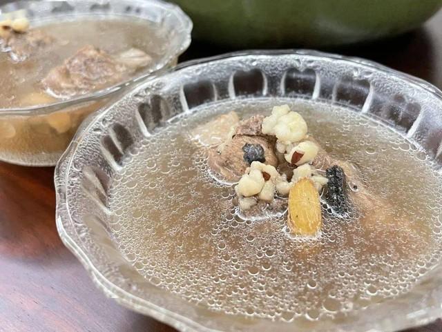 Người phụ nữ tử vong vì đột quỵ: Bác sĩ chỉ ra 1 sai lầm tai hại khi ăn canh- Ảnh 2.