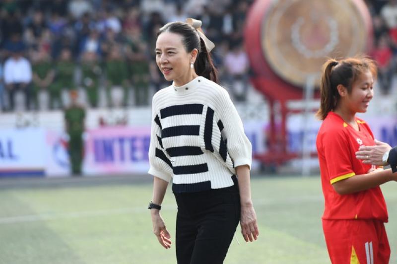 Nữ tỷ phú Madam Pang cực thần thái, chiếm trọn 