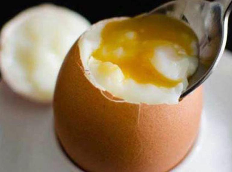 Ăn trứng luộc kiểu này, bé trai 4 tuổi tử vong- Ảnh 1.