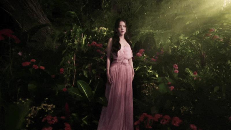 Thành viên đẹp nhất BLACKPINK rất xinh nhưng sao “sến” như quảng cáo năm 2000 thế này?- Ảnh 3.