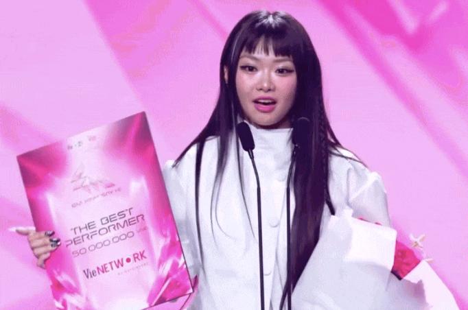 Điều bí ẩn nhất chung kết Em Xinh Say Hi: Người nhận giải Best Performer ăn gì mà đau bụng giữa chương trình?- Ảnh 1.