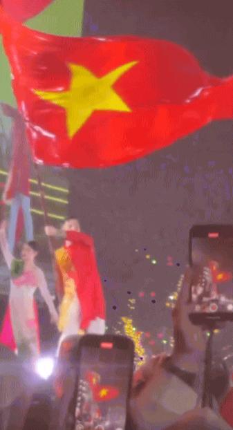 Hàng nghìn người đội mưa “đu” concert quốc gia- Ảnh 2.
