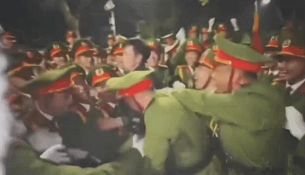 Khi “trai nhà nước” đóng tune: Cô Gái Mở Đường remix cực cháy, dàn lính trẻ 
