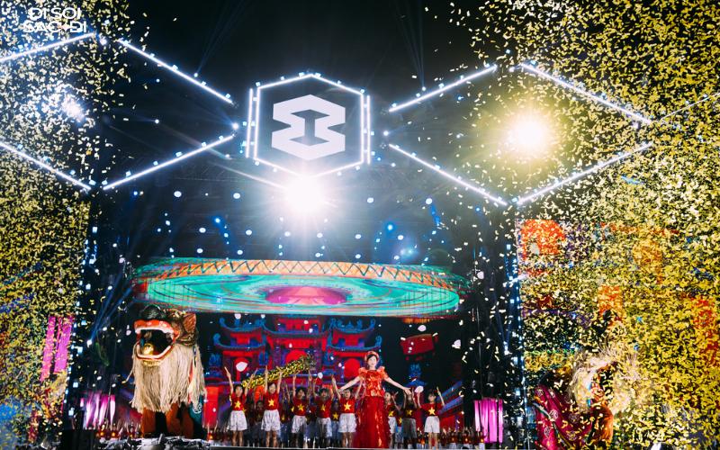 Những khoảnh khắc đẹp nhất 8WONDER 2025: "Ông hoàng nhạc La-tinh" và tlinh giương cao quốc kỳ 2 nước, dàn mỹ nam quốc tế liên tục nói lời yêu thương fan Việt- Ảnh 9.