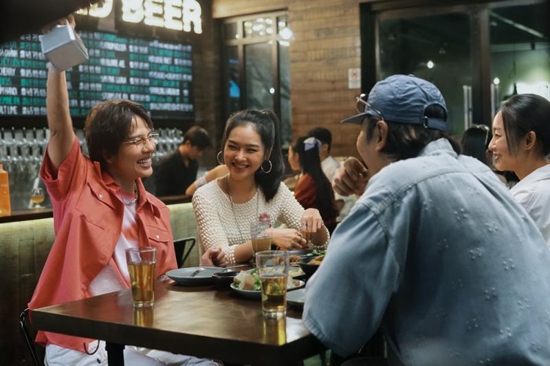 Tóm dính sao hạng A Hàn Quốc đến Sài Gòn ngồi trà đá, ăn bánh mì nhưng không ai nhận ra- Ảnh 7.