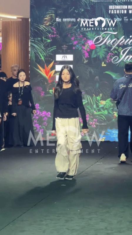 Con gái 9 tuổi của Phương Vy catwalk với visual sáng bừng, được ví ngay với Miranda Kerr- Ảnh 6.