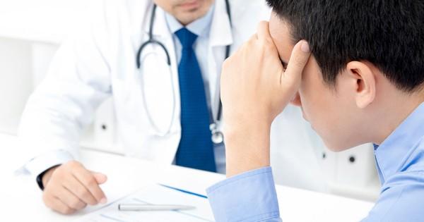 Đi khám vì đột ngột bị chảy máu, người đàn ông sốc nặng trước thông báo của bác sĩ- Ảnh 1.