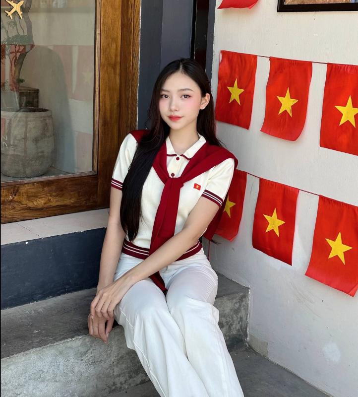 Đi xem diễu binh, diễu hành 2/9 cứ mặc theo tips này: Vừa xinh vừa thoải mái, mưa nắng không lo- Ảnh 6. Đi xem diễu binh, diễu hành 2/9 cứ mặc theo tips này: Vừa xinh vừa thoải mái, mưa nắng không lo- Ảnh 6.