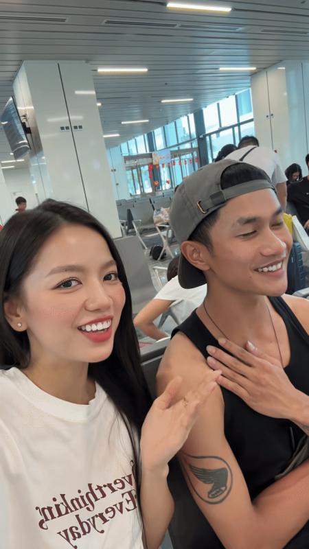 Mỹ nhân Mưa Đỏ hát chơi chơi ca khúc hot nhất 2/9 mà được khen tới tấp, visual trời sinh một cặp với nam chính- Ảnh 1.