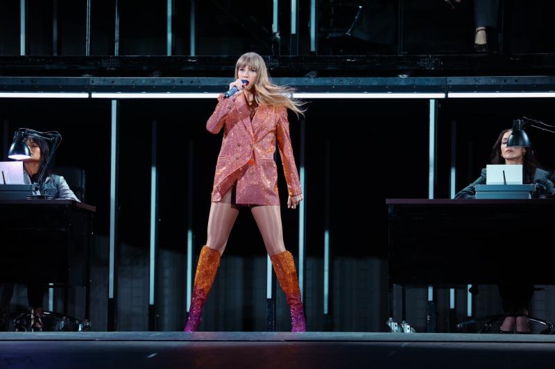 Bức ảnh màu cam của Taylor Swift khiến cả thế giới chấn động- Ảnh 3.