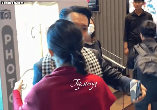 Bắt gặp cặp đôi Vbiz công khai ôm nhau giữa sự kiện: Nắm tay không rời, phim giả tình thật khó chối cãi- Ảnh 4.