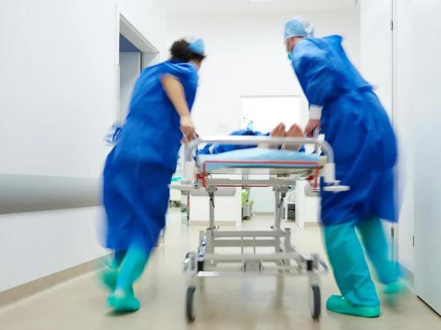 Người phụ nữ tử vong vì đột quỵ: Bác sĩ chỉ ra 1 sai lầm tai hại khi ăn canh- Ảnh 1.