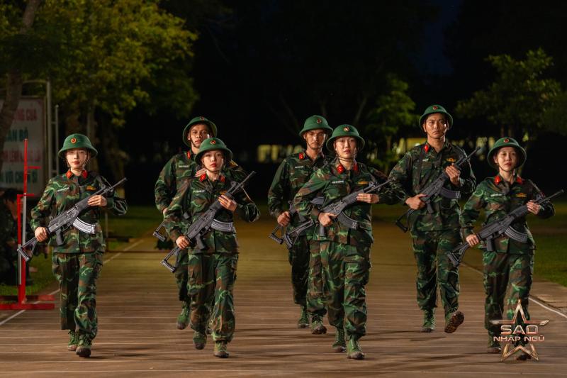 Tập 2 Sao Nhập Ngũ: Lan Ngọc lộ dấu hiệu bất ổn nghiêm trọng, Hoà Minzy bị chê thua Chi Pu- Ảnh 6.